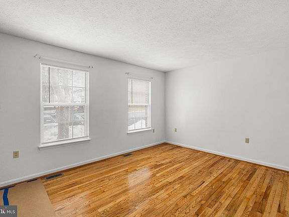 4th image of 105 Parkside Dr