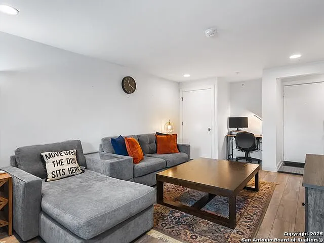 143 Catalpa Ave — Photo 5