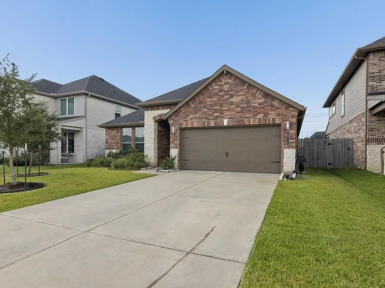 28335 Halle Ray Dr — Photo 1