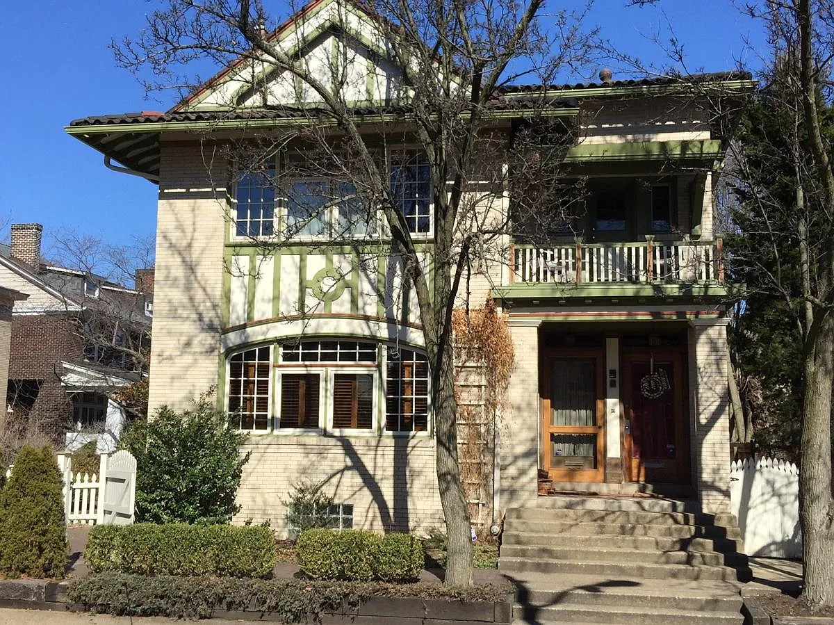 523 Saint James Pl photo 1