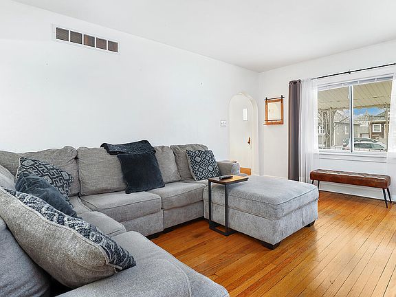 3rd image of 2024 Lake Ave