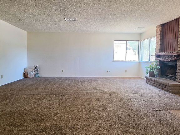 3rd image of 924 Kinnett Ave
