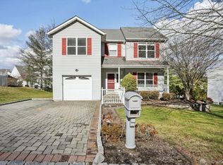 53 Larkin Ln, Garnerville, NY 10923