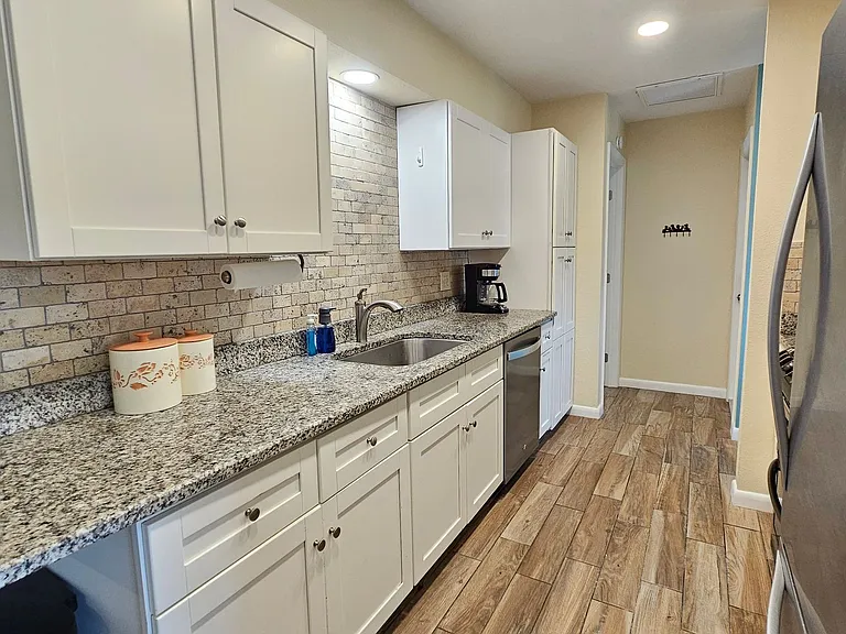 426 Pineview Dr — Photo 9