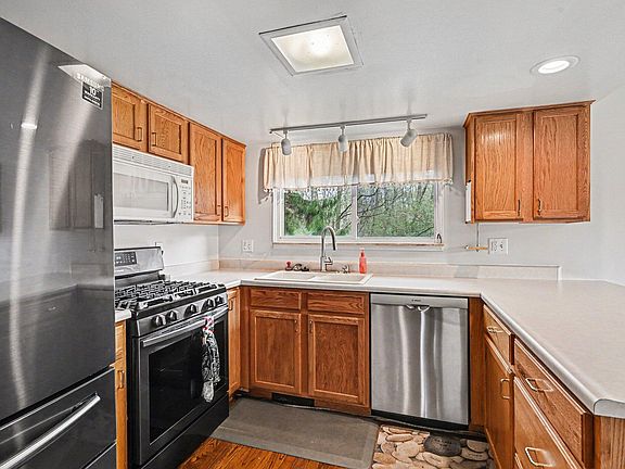 4th image of 242 Dunbarton Ct