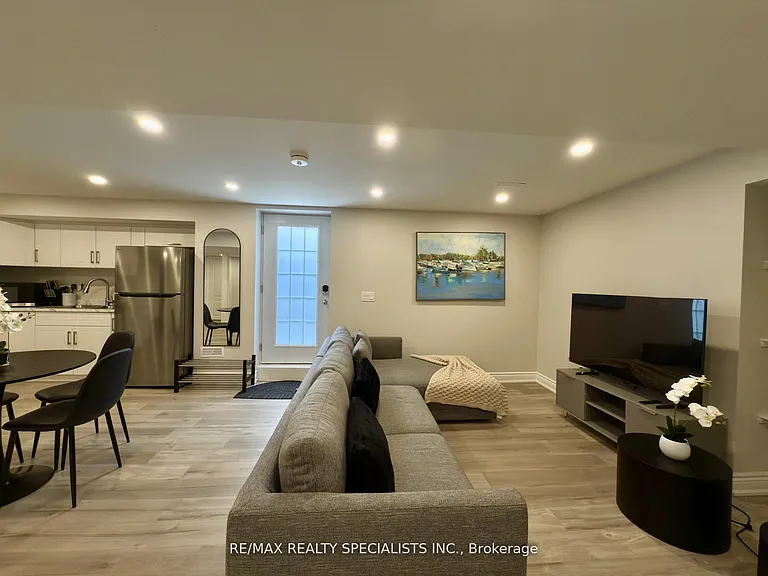 3137 Gladish Grv #BASEMENT — Photo 3