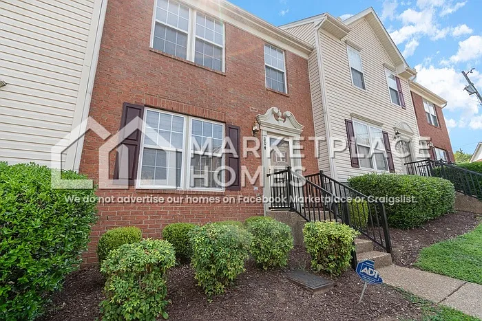 2 bed, 1.5 bath, 1280 sqft, $1,699 — Photo 2