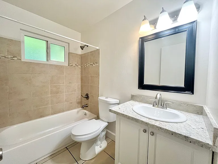 2505-2523 Sierra Blvd — Photo 9