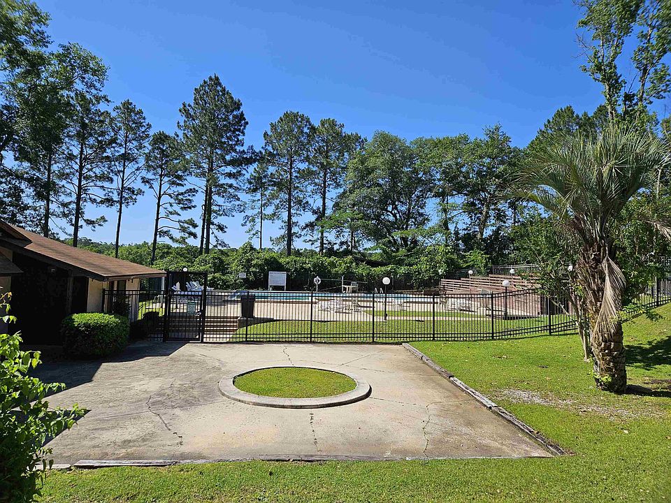 1st image of 112 Westwood Dr #112