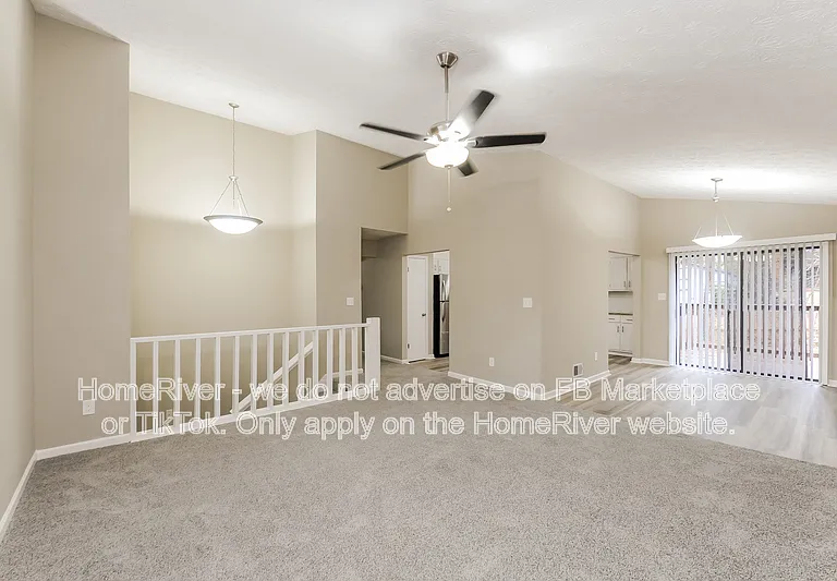 323 Park Ridge Ct — Photo 4
