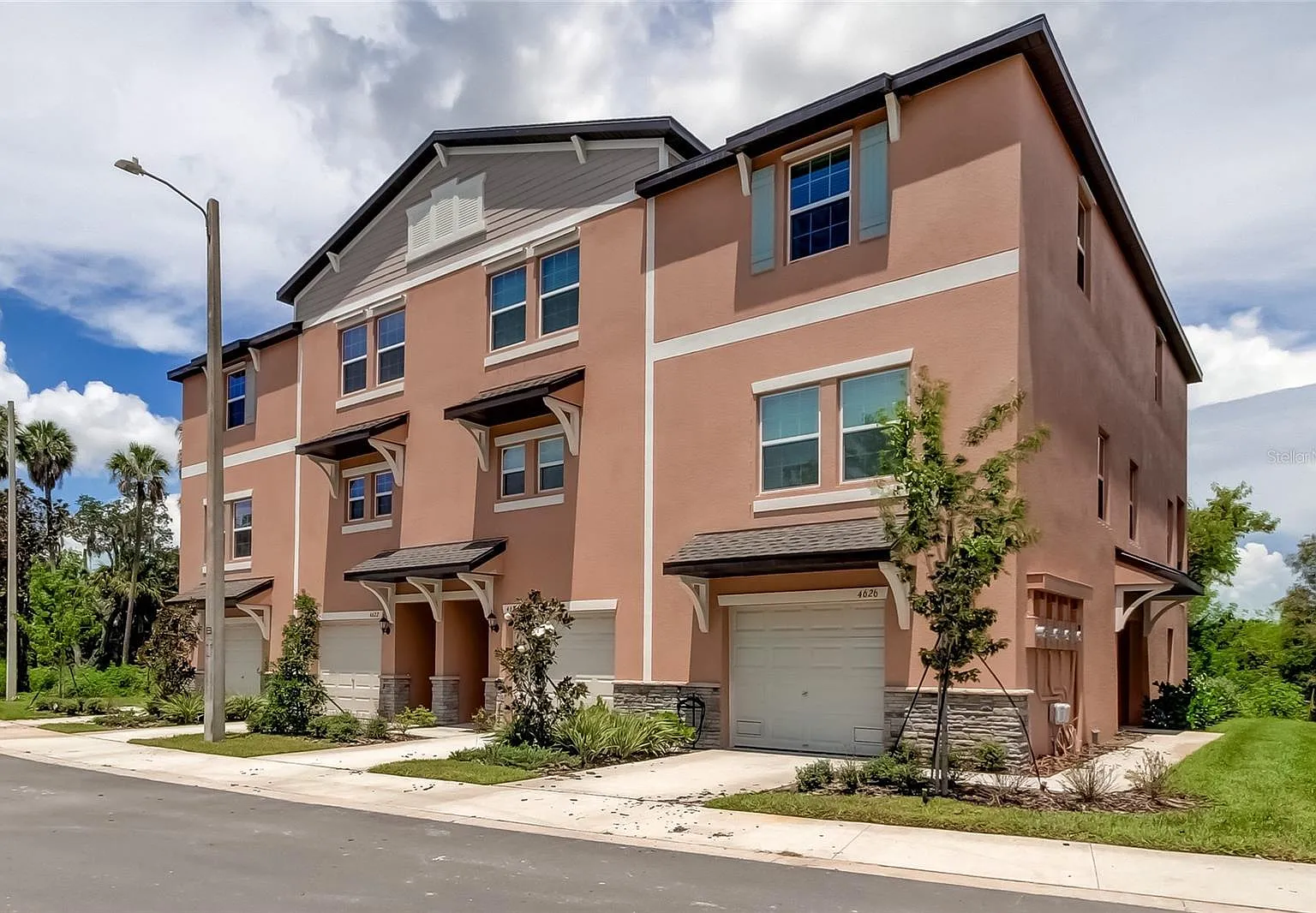 3 bed, 2264 sqft, $2,600 — Photo 1