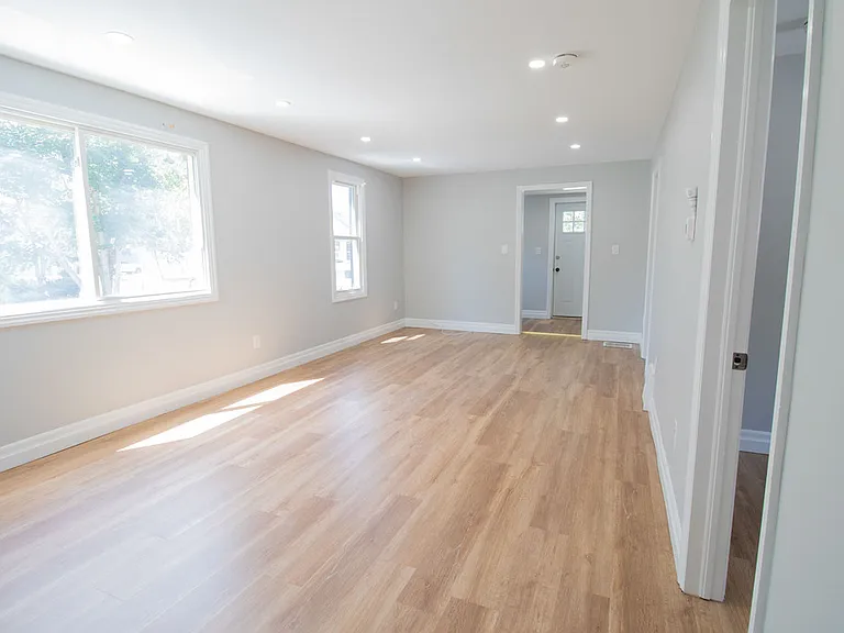 283 Deere St — Photo 3