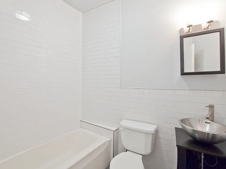 53 Nassau St #3 — Photo 4