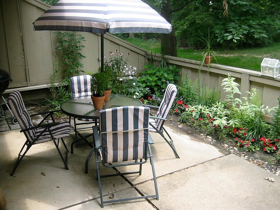 Large back patio with plenty of privacy facing wooded area behind building.