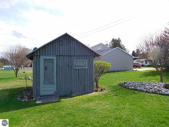 5th image of 2076 Lakeview Ln