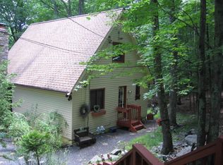 2147 Southport Dr, Bushkill, PA 18324