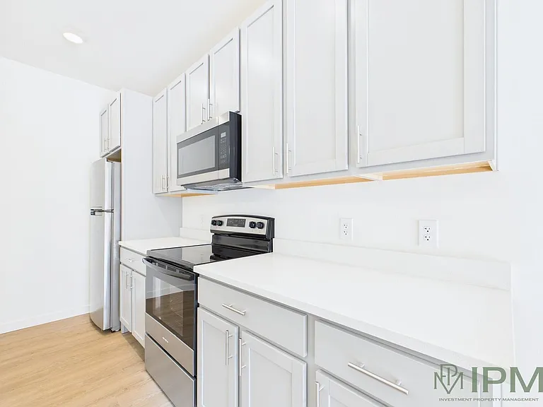 98 Penn Place — Photo 28