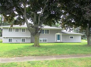 46 Fern Castle Dr, Rochester, NY 14622