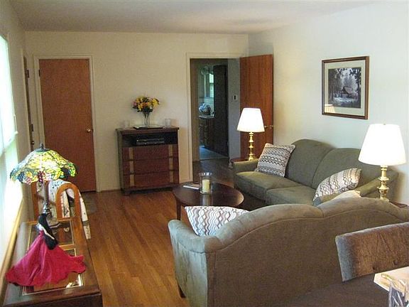4th image of 701 Sheridan Dr