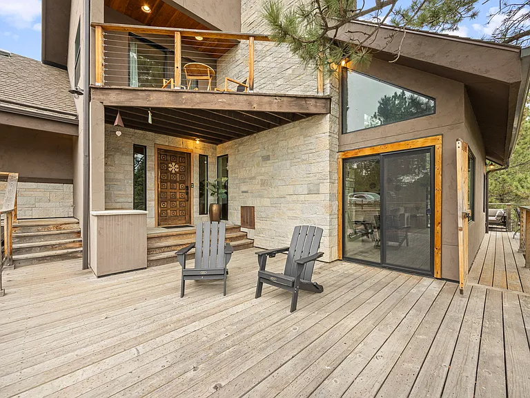 2350 Linden Dr — Photo 2