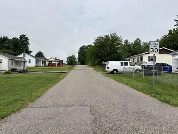Exterior Neighborhood (street photo)