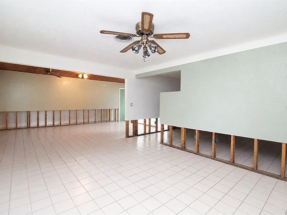 3rd image of 525 HAMPTON AVENUE NE