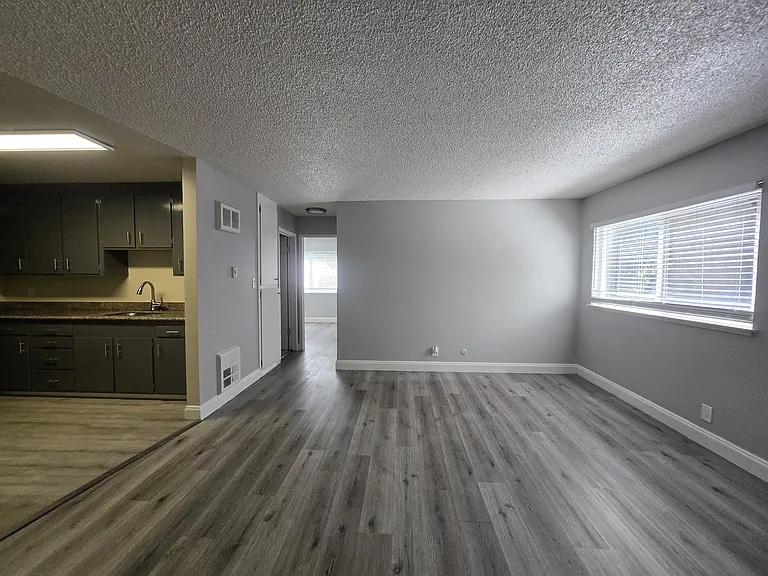 24545 Oneil Ave — Photo 6