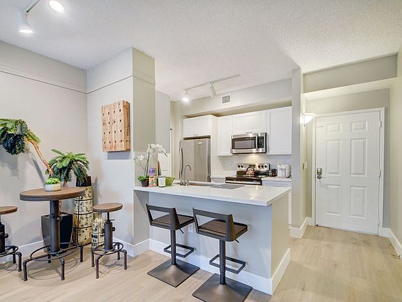4th image of 780 S Sapodilla Ave