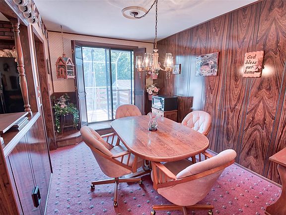 5th image of 126 Maple Ave