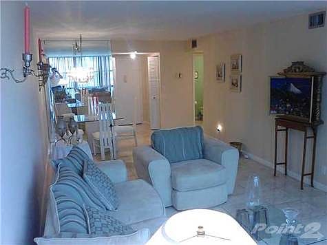 3rd image of 800 Parkview Dr APT 104