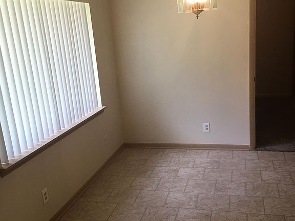 3rd image of 406 Bird Ln