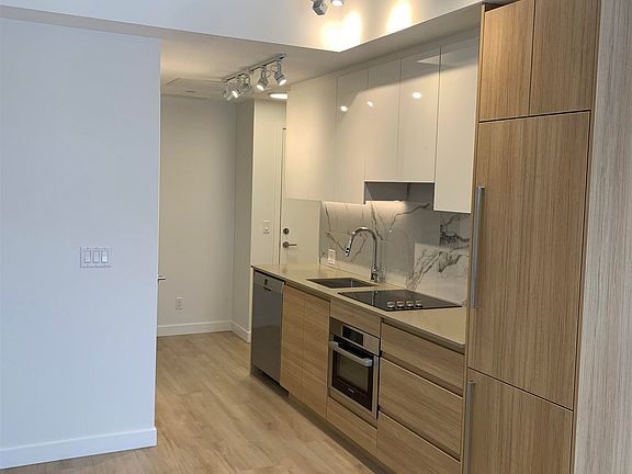 3rd image of 10626 City Pkwy #1707
