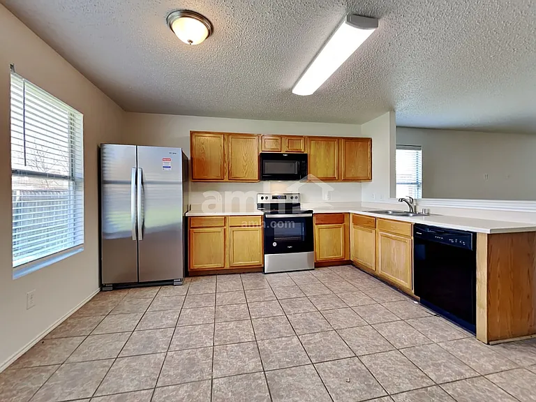 809 Encino Dr — Photo 3