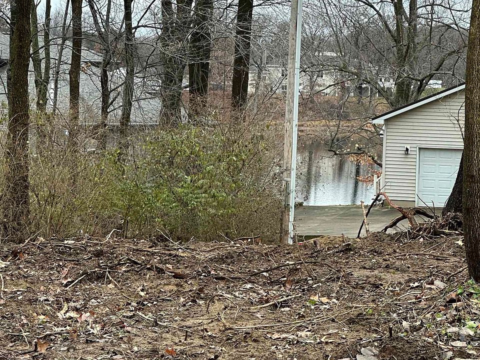 2nd image of Pretty Lake Rd