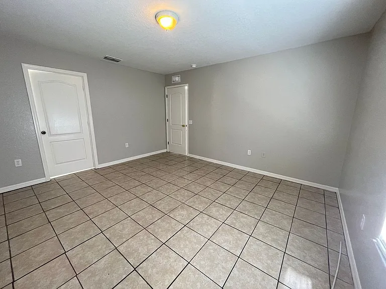 435 Magpie Ct — Photo 17