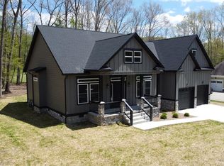 801 Far Country Dr, Daniels, WV 25832
