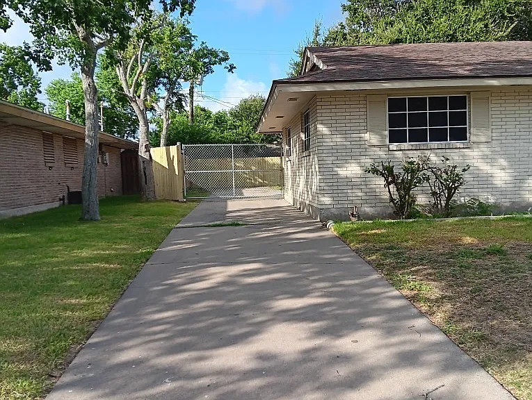3909 Panama Dr — Photo 14