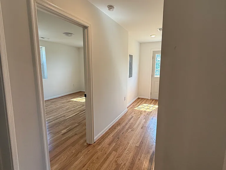215 Mecklenburg St — Photo 11