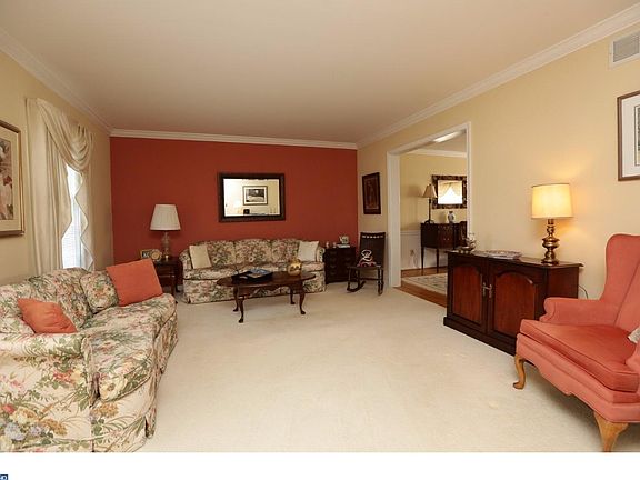 4th image of 200 Southside Cir