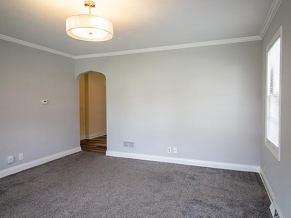 3rd image of 4719 Cuming St