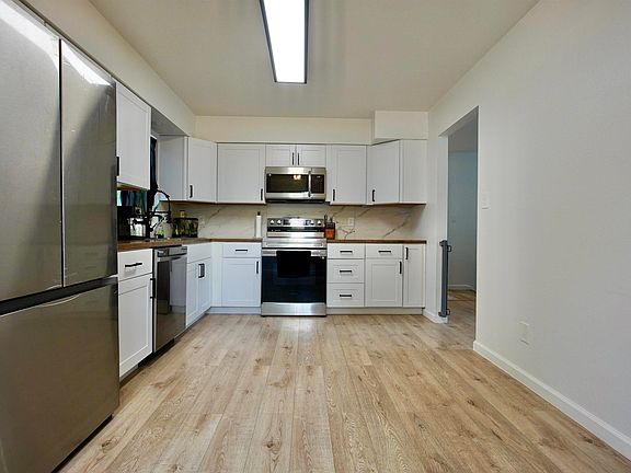 4th image of 720 E 19th St