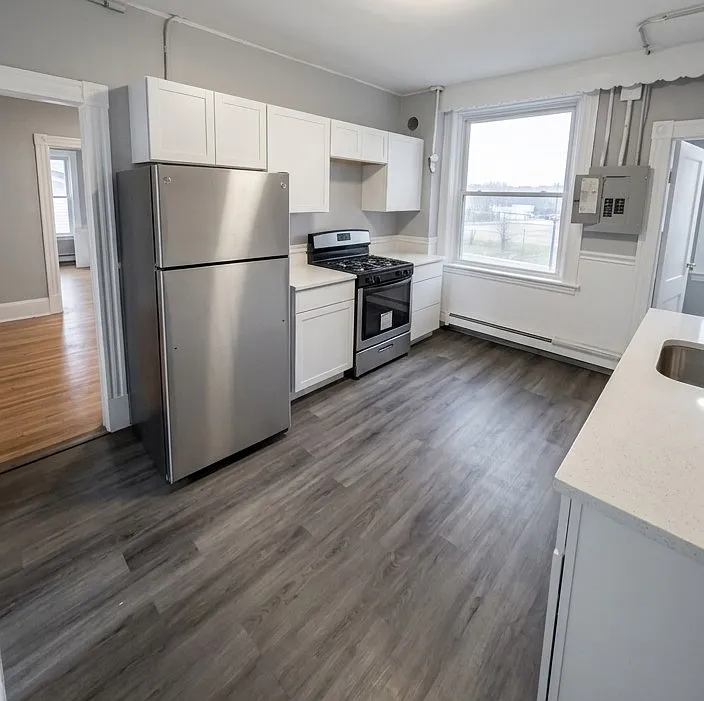 452 Hanover St — Photo 1