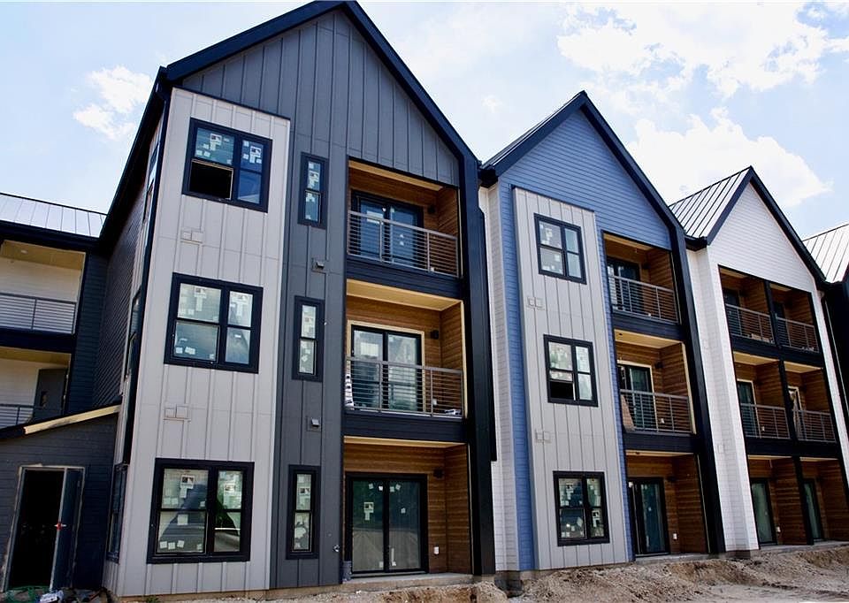 1st image of 3101 Govalle Ave #216