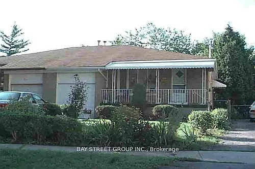 73 Regatta Cres #LOWER Photo 1