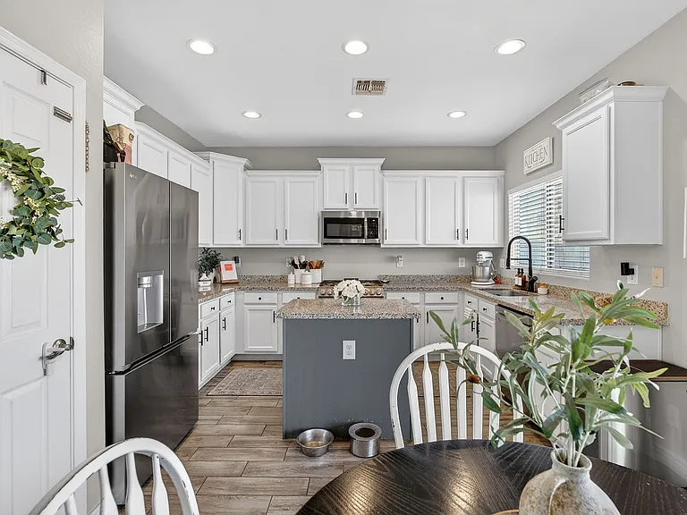 118 W Dragon Tree Ave — Photo 5