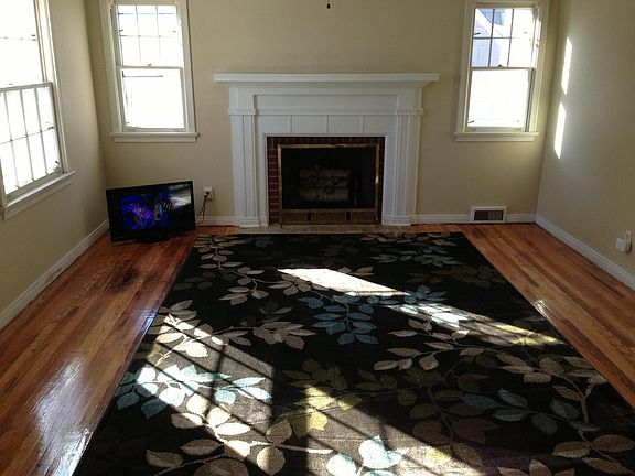 3rd image of 2741 Yale St