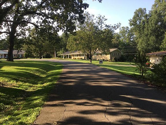 5th image of 100 Wildwood Dr