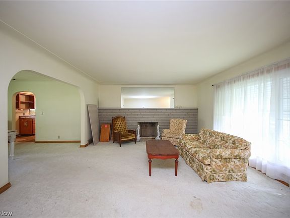 4th image of 110 S Yorkshire Blvd