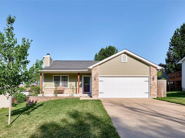 408 Oak Pl, Lake Saint Louis, MO 63367