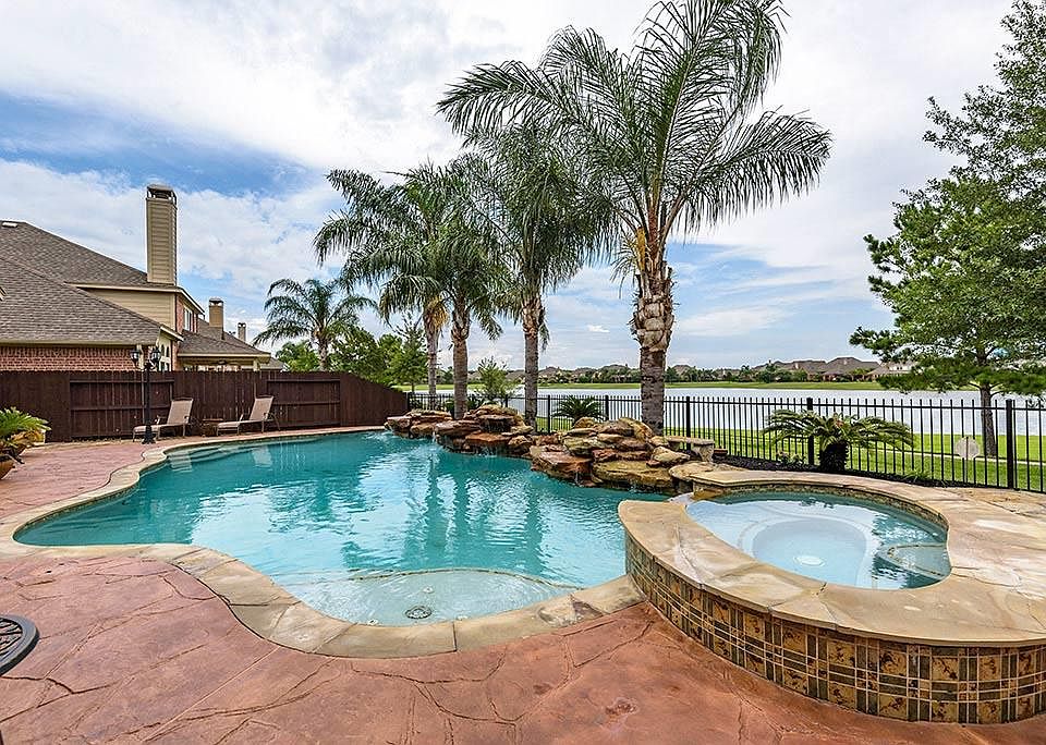 1st image of 1018 Broad Bay Ln